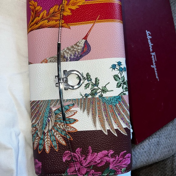 Colorful Salvatore Ferragamo clutch - Picture 6 of 7